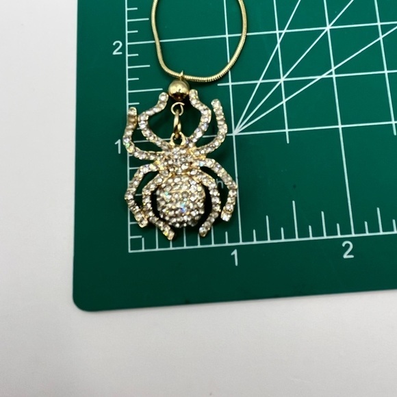 Spider Pendant Gold Tone with Rhinestones. Sparkling Necklace 🕷️ Halloween - Picture 8 of 10